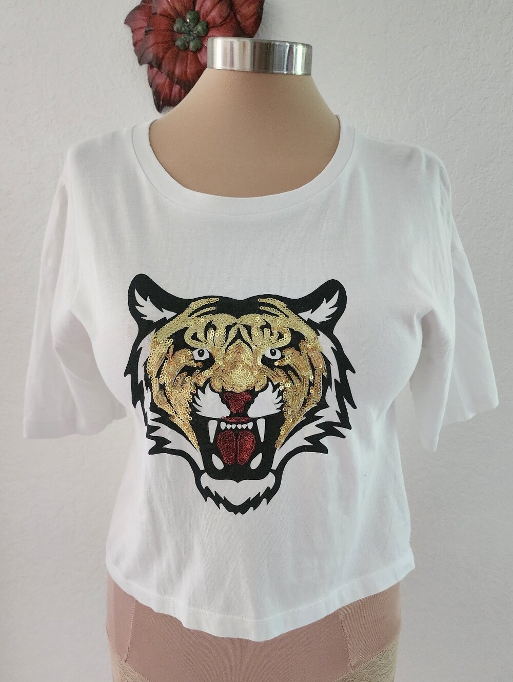UNBRANDED |White Women's Tiger Graphic Crop Tee